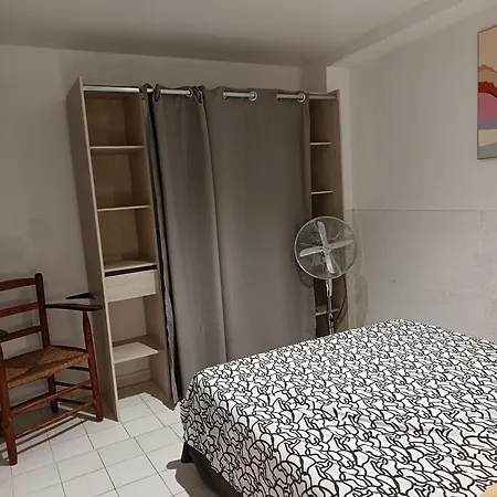Apartment En Centre-ville Medieval Gigean